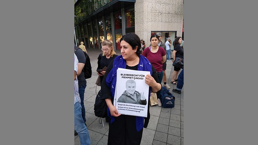 Protest gegen drohende Abschiebung des kurdischen Aktivisten Mehmet Çakas in die Türkei!