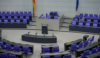 Bundesregierung: "Vorwärts in die nächste Krise?"