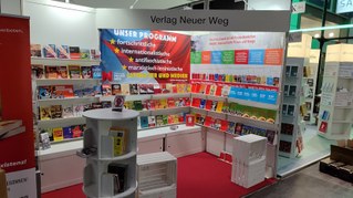 Frankfurter Buchmesse – Suche nach antifaschistischer Literatur und echten Alternativen