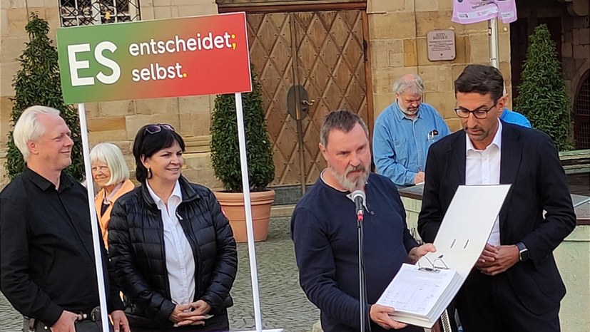 JA zur Bücherei im Pfleghof! NEIN zur Manipulation der öffentlichen Meinung!