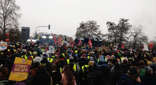 Aktuelle Berichte von den Protesten gegen die Gründung der faschistischen AfD-Jugendorganisation