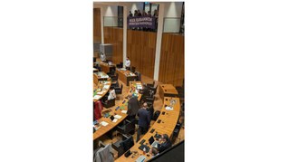 Skandal auf der ersten Ratssitzung mahnt: Jetzt die antifaschistische Einheit stärken!