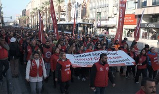 Arbeiter in der Türkei stehen für ihre Rechte auf