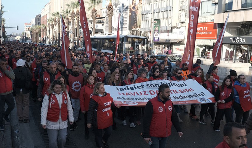 Arbeiter in der Türkei stehen für ihre Rechte auf