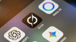 Elon Musks „KI“ Grok überschwemmt X mit gefälschten Nacktbildern