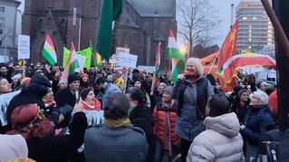 Über 3000 Menschen demonstrierten friedlich und entschlossen gegen die Angriffe auf die Kurden in Rojava