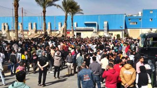 Arbeiter streiken erfolgreich für höhere Löhne