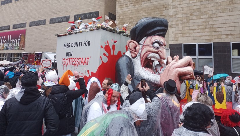 Köln: Politischer Rosenmontag – kaltes Wetter tat Stimmung keinen Abbruch