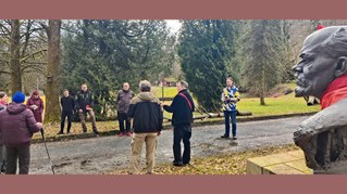 Vier Jahre Ukraine-Krieg: Protestkundgebung am Lenin-Denkmal im Ferienpark Thüringer Wald