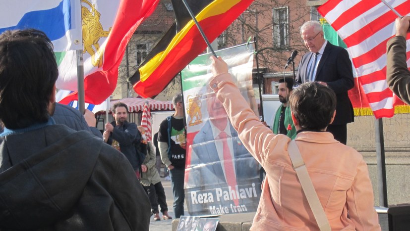 Kundgebung von Iranern für den Schah-Sohn