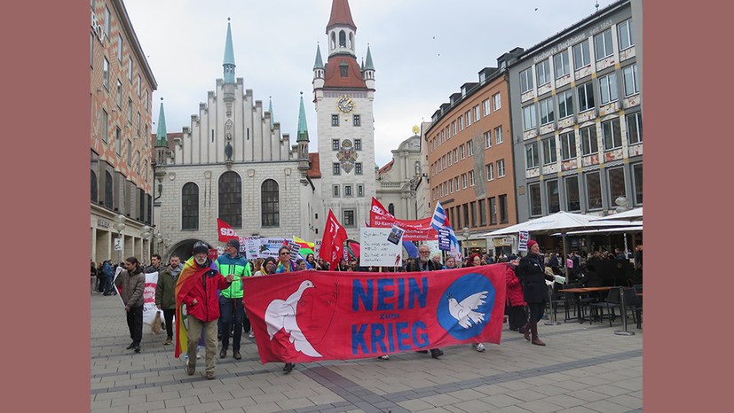 1500 Menschen bei der Ostermarsch-Demo in München