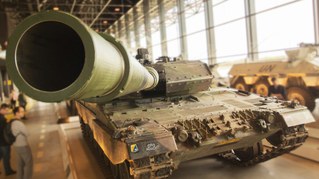 Chef des Bundeswehrverbands will "eine Art Kriegswirtschaft"