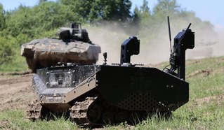 Mit Pauken und Trompeten in eine „Art Kriegsvorbereitung“