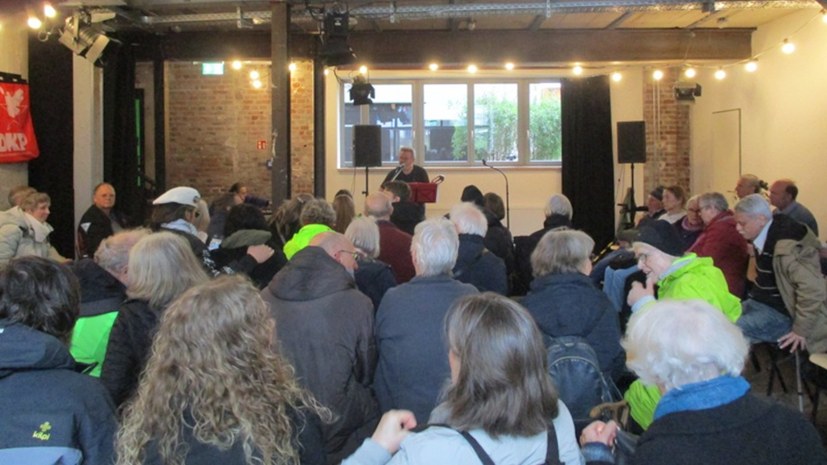 Bochum: Über 200 Personen im Saal der "KoFabrik"