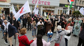 "Schließen wir uns für den Weltfrieden fester zusammen!"