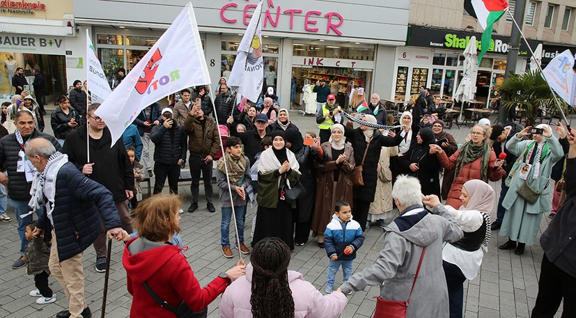 "Schließen wir uns für den Weltfrieden fester zusammen!"
