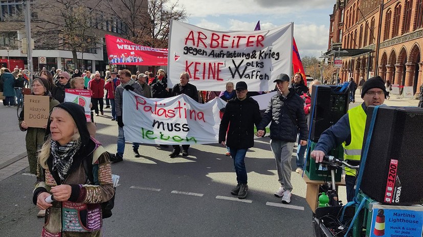 Viele iranische und kurdische Friedensfreunde beim Ostermarsch