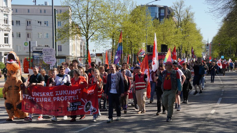 1. Mai mit kämpferischer Jugenddemonstration