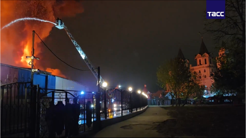 Großbrand verwüstet Moskauer Kreml-Komplex in Izmailovo