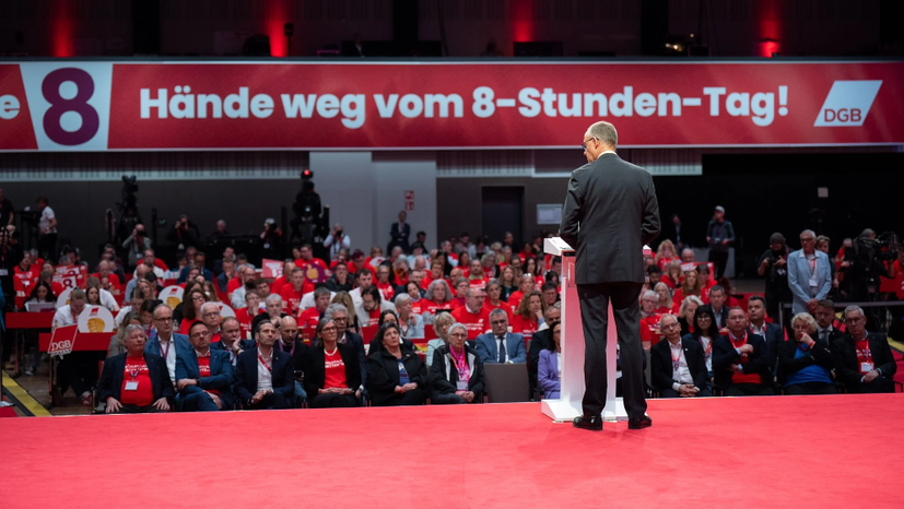 Pfiffe, Hohngelächter und Buhrufe für Merz
