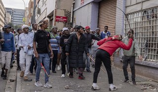 Migranten wehren sich gegen faschistische Verfolgung