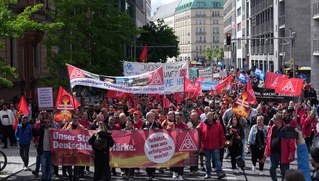Stahlarbeiter demonstrieren für ihre Arbeitsplätze