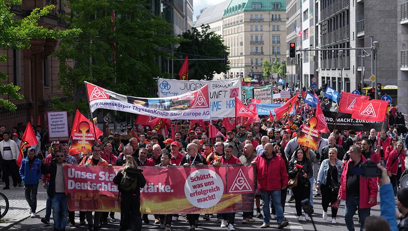 Stahlarbeiter demonstrieren für ihre Arbeitsplätze