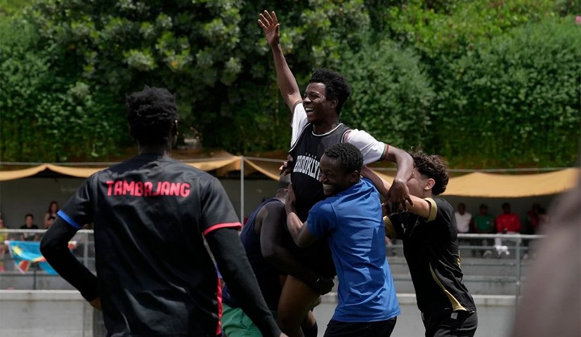 „Mundial“ von Flüchtlingen, Migranten und griechischer Bevölkerung