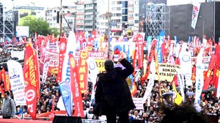 Gegen die Kriegstreiber der NATO setzen sich die Arbeiter und Unterdrückten zur Wehr
