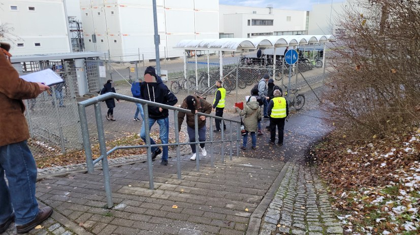 Vor den Toren von VW Mosel – Kollegen aufgeschlossen, viele tiefgehende Gespräche Geschäftsleitung ruft Polizei