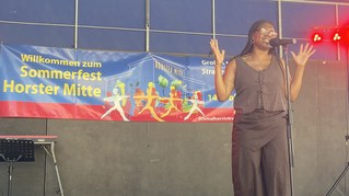 Attraktives Kulturprogramm, Mini-Soccer, Kampfsport und großes Interesse an der Linie der MLPD