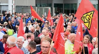 IG-Metaller protestieren bei VW