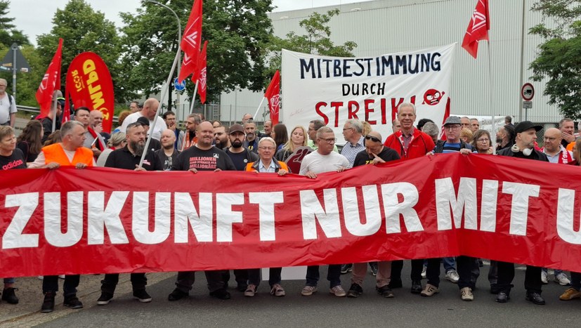 Kämpferische IG-Metall-Aktion zum Schichtwechsel bei VW