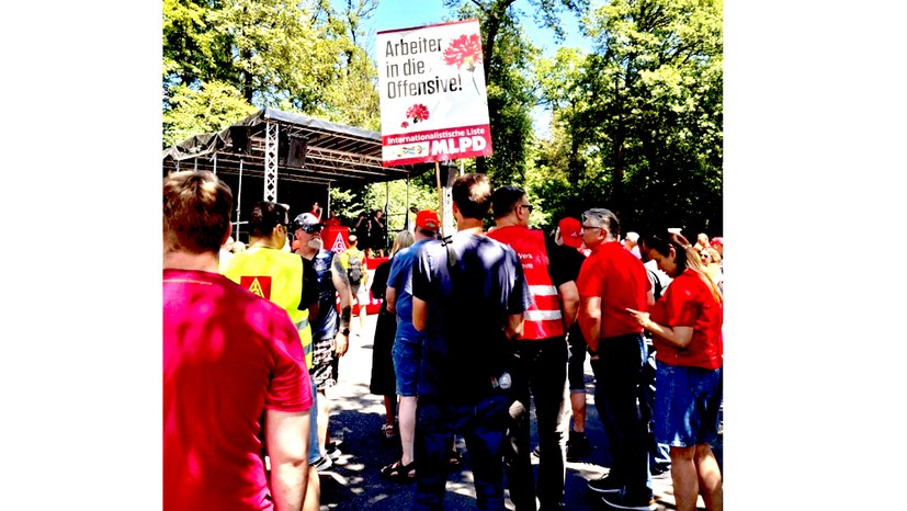 „Mitbestimmung durch Streik“ kam gut an, beim Autokorso der IG Metall durch Stuttgart
