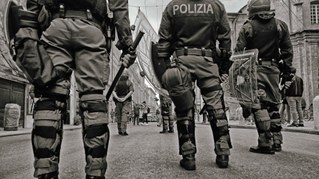 Polizisten töten Marokkaner in Bologna – Massenproteste!