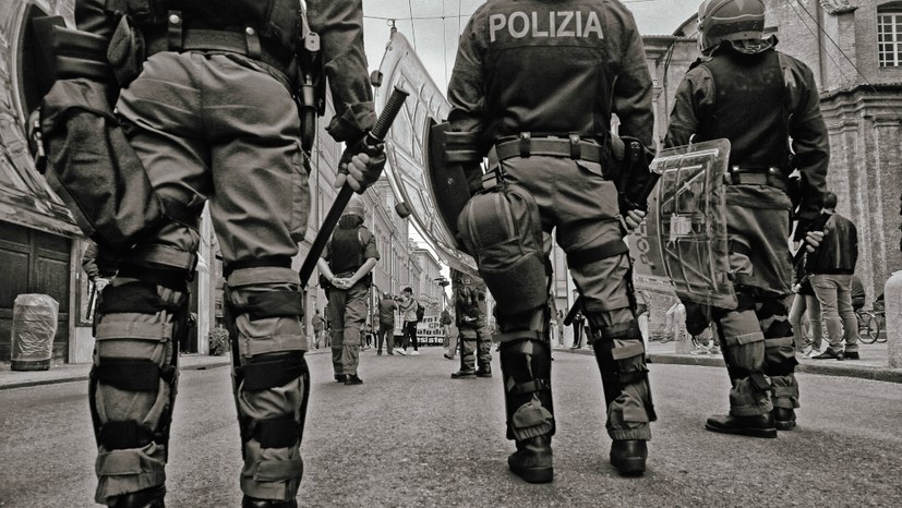 Polizisten töten Marokkaner in Bologna – Massenproteste!
