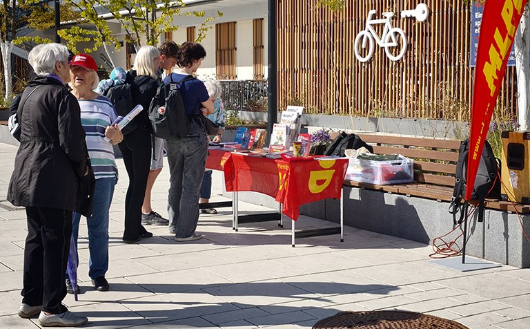 260829 Bild vom Infostand am Bahnhof