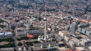 Starke Politisierung und Polarisierung * Gegen verstärkte faschistische Gefahr stärkt sich auch der Linkstrend * Absturz der CDU