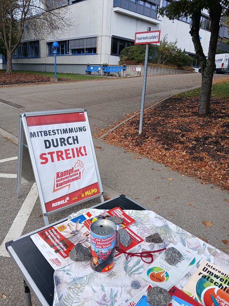 261013 Spendensammlung vor Betrieb