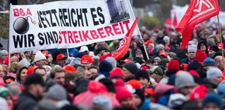 Für internationale Arbeitereinheit und länderübergreifende Koordinierung