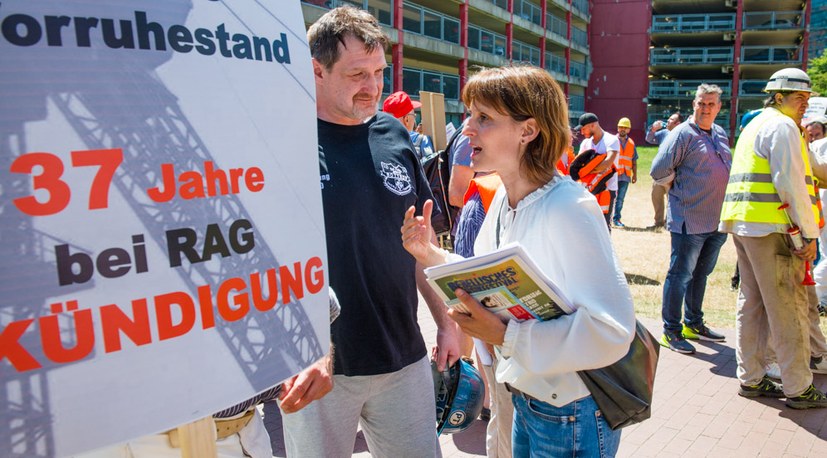 190628 Bergarbeiterdemo Gabi immer im Gespraech Hg4384.jpg