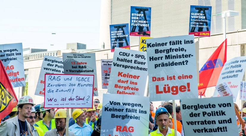 190628 Bergarbeiterdemo mit Schildern MLPD Hg4206.jpg