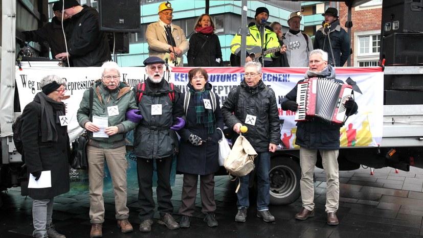 01 Bei Auftakt und bei der Demo Arbeiterlieder vom Ruhrchor IMG_2427.jpg