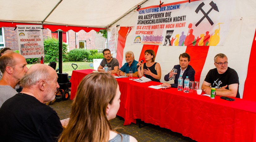 10 Sommerfest  Diskussionsveranstaltung Bergleute  Podium Hg 4516.jpg