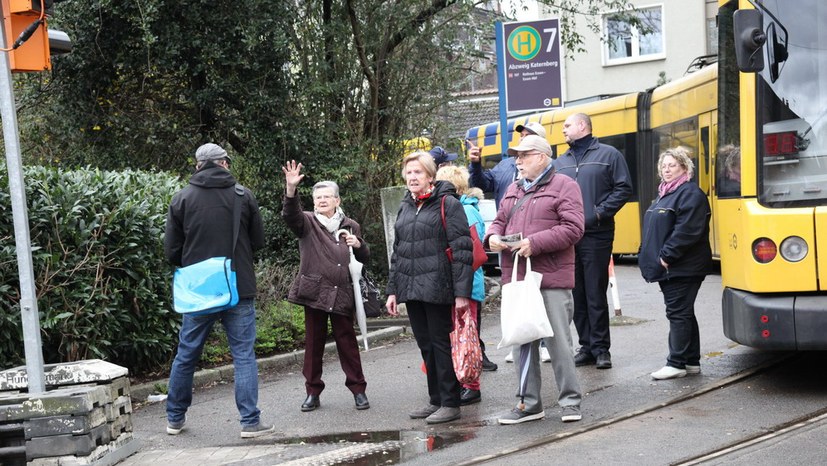 06 Zustimmung am Straßenrand