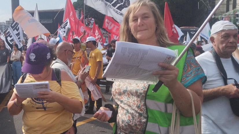 Unterschriften werden gesammelt.jpg