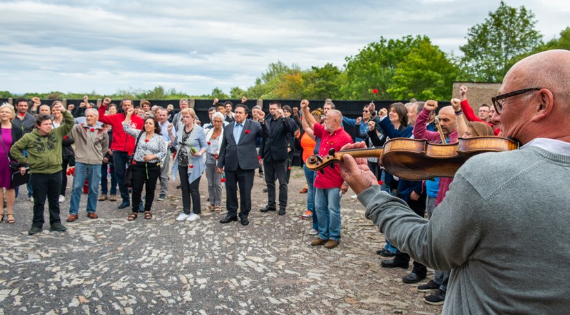 10 04 190817 Kranzniederlegung Buchenwald Hg6017.jpg