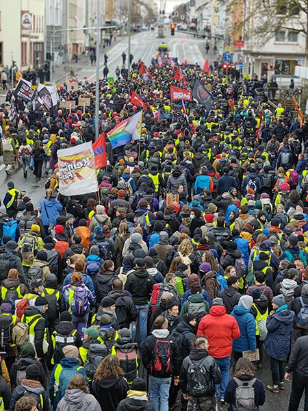29. November: 50.000 Menschen widersetzen sich dem Faschismus
