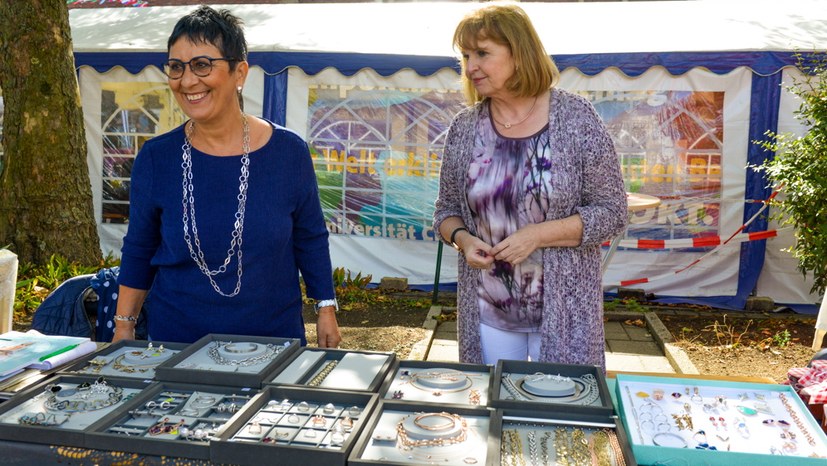 Feiner Schmuck von den "Schwimm-Freundinnen"