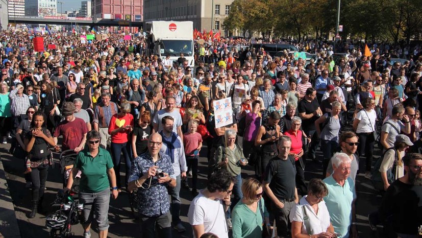 Große Masse Demonstranten